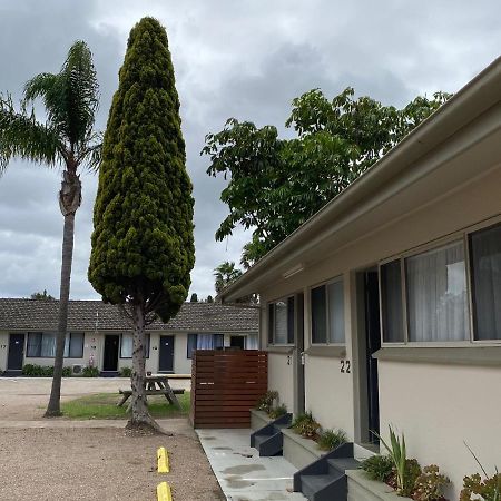 Hanging Rock Family Motel Batemans Bay Buitenkant foto