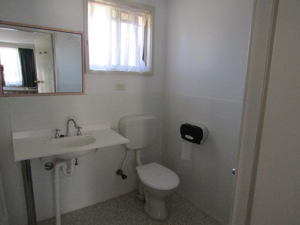 Hanging Rock Family Motel Batemans Bay Buitenkant foto
