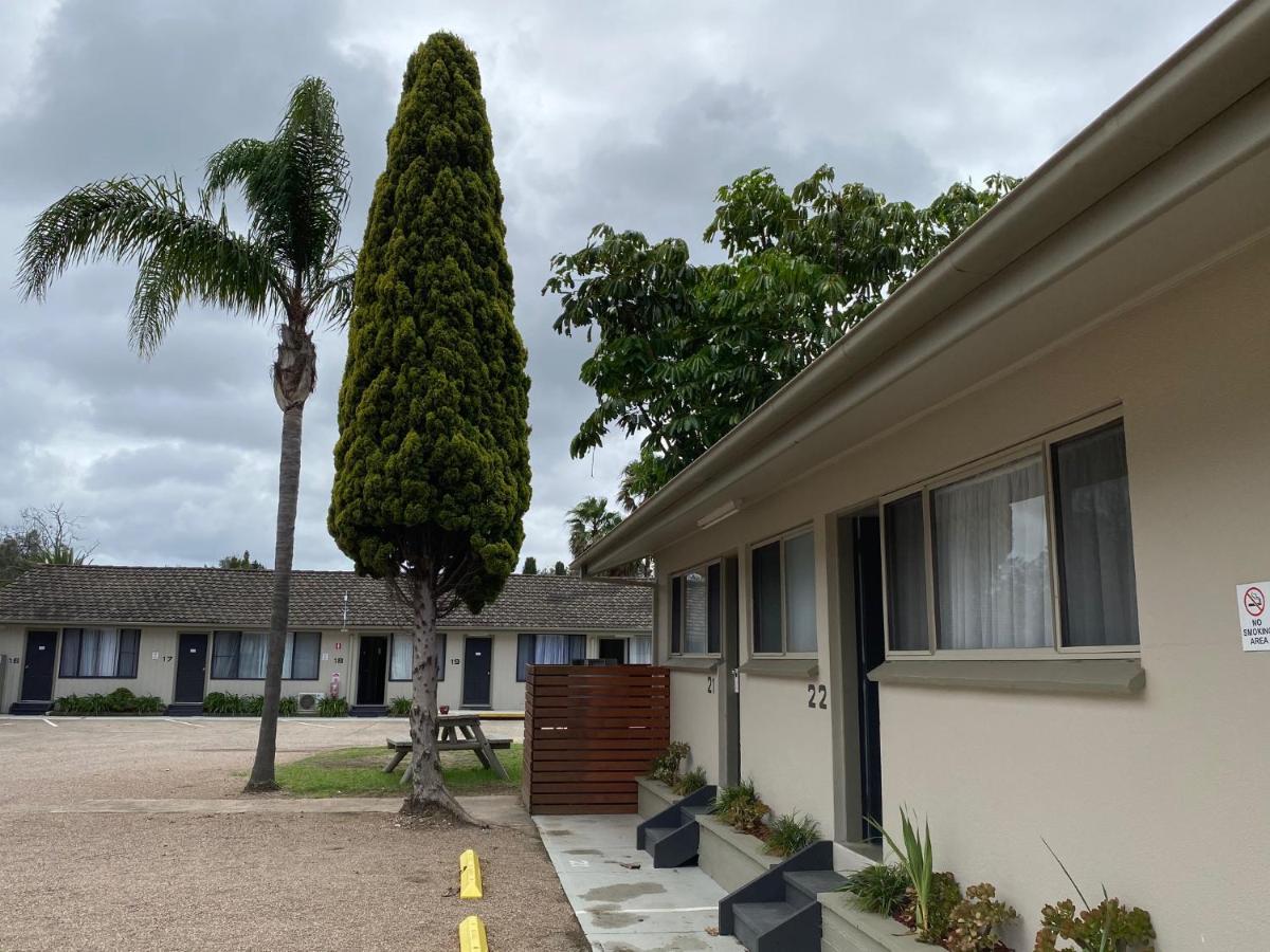 Hanging Rock Family Motel Batemans Bay Buitenkant foto