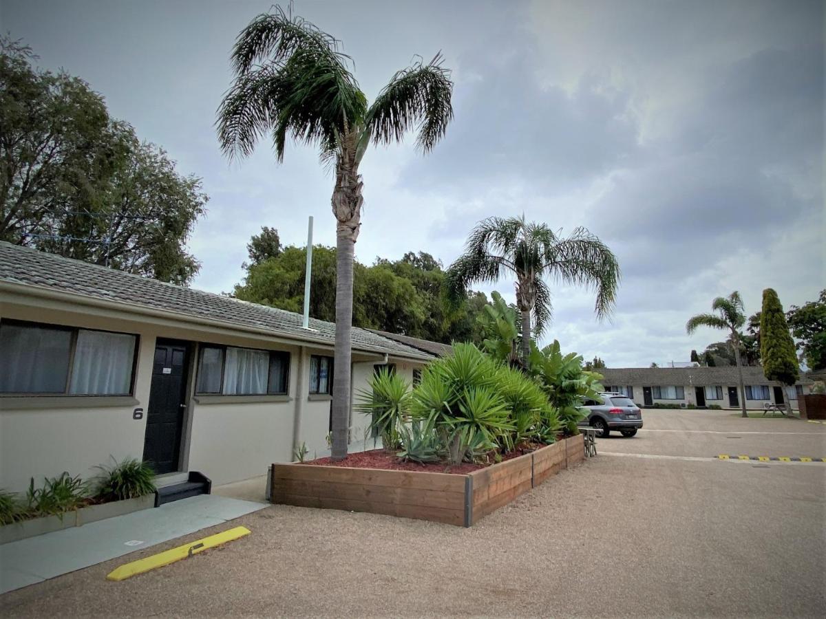 Hanging Rock Family Motel Batemans Bay Buitenkant foto