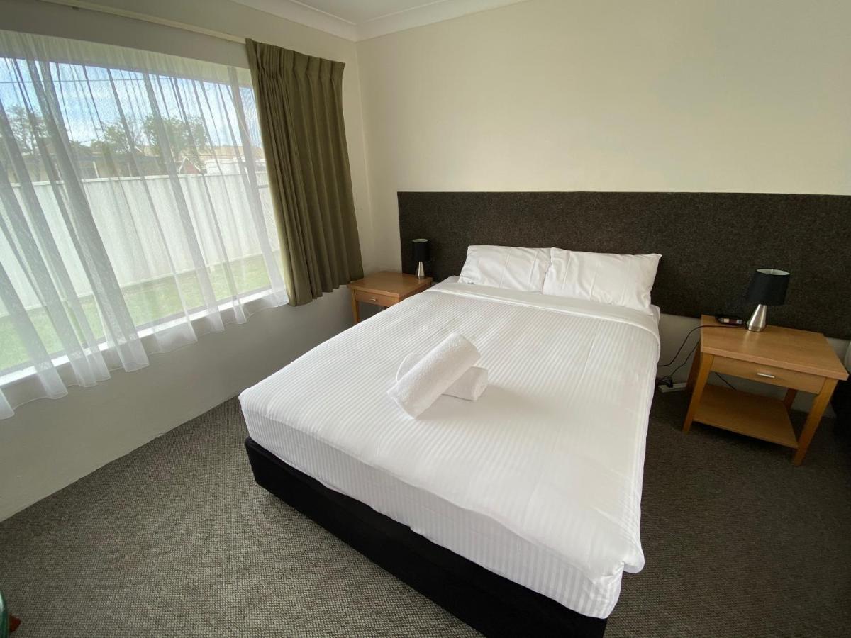 Hanging Rock Family Motel Batemans Bay Buitenkant foto